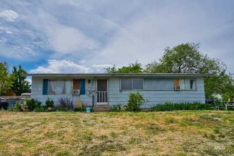 5737 Randolph Dr, Nampa, ID 83686