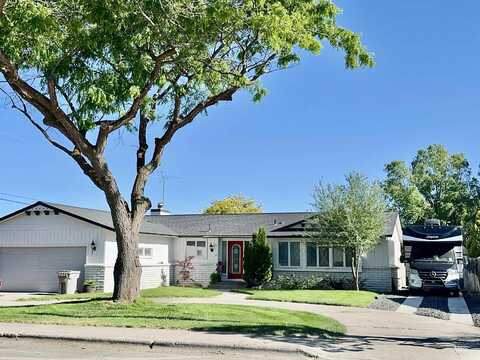 515 W 12th S, Mountain Home, ID 83647