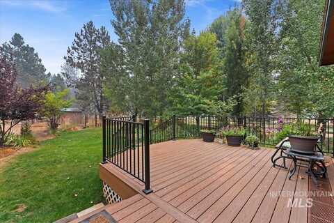 1 Middlefork Circle, Garden Valley, ID 83622