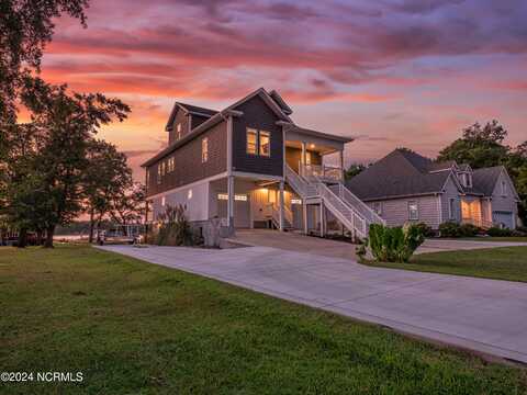 811 Chadwick Shores Drive, Sneads Ferry, NC 28460