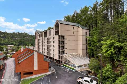 413 Baskins Creek Rd, Gatlinburg, TN 37738