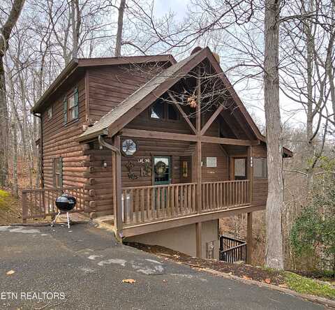 880 Bear Run Way, Sevierville, TN 37862