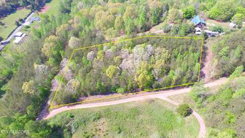 000 Cagle Rd, Tellico Plains, TN 37385