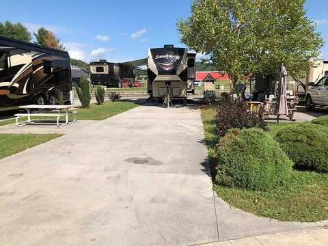 Pumpkin Path Way, Sevierville, TN 37862