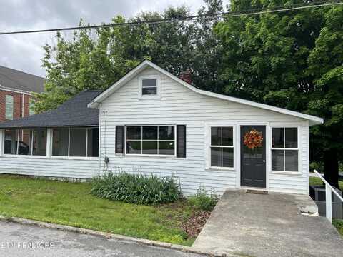 107 Birch St, Harriman, TN 37748