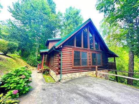 740 Yona Trail Way, Gatlinburg, TN 37738