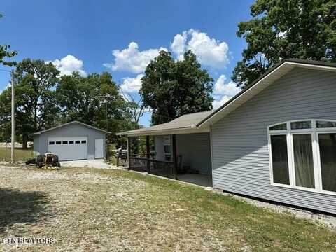 690 Bear Creek Rd, Crossville, TN 38571