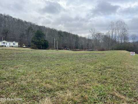 8464 Scott Hwy, Robbins, TN 37852