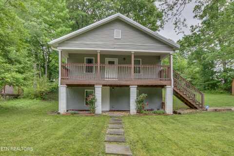 221 Woody Ave, Harriman, TN 37748