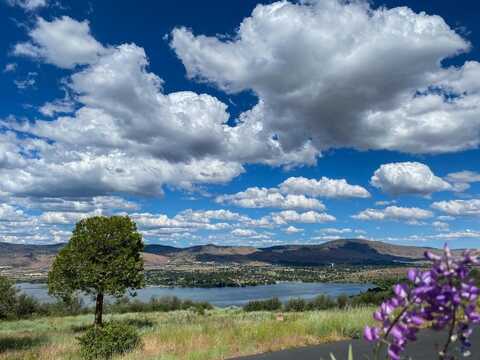 821 Bailey Mountain Drive, Klamath Falls, OR 97601