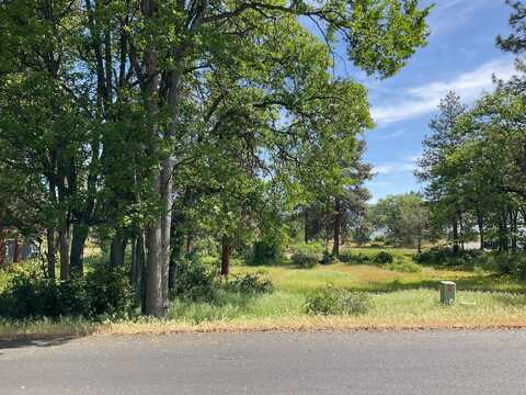 Lot 877 Coopers Hawk Road, Klamath Falls, OR 97601