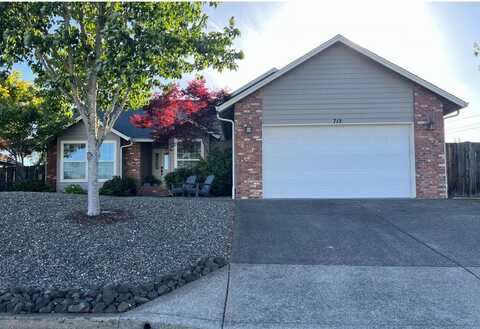 715 Divot Loop, Sutherlin, OR 97479