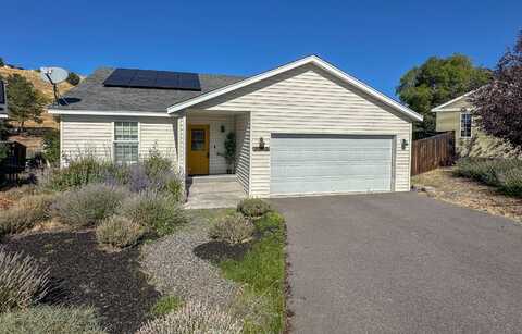 2348 James Martin Court, Klamath Falls, OR 97601