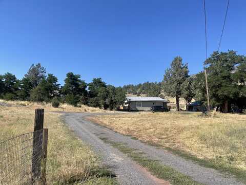 6067 Uhrmann Road, Klamath Falls, OR 97601