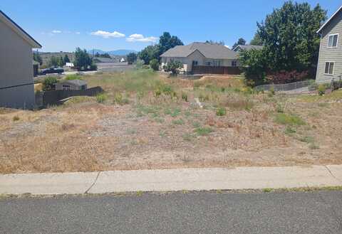 370 Crestdale Way, Klamath Falls, OR 97603