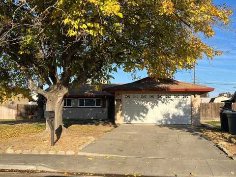 1020 Aspen Lane, Lemoore, CA 93245