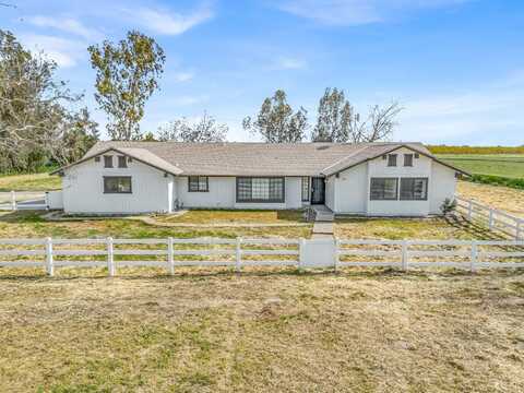 855 Mount Whitney Avenue, Laton, CA 93242