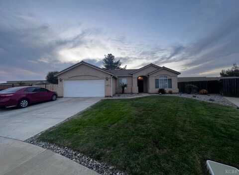 1162 Orange Street W, Hanford, CA 93230