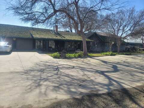 2415 Laguna Avenue, Laton, CA 93242