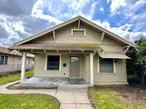 3034 White Avenue, Fresno, CA 93701