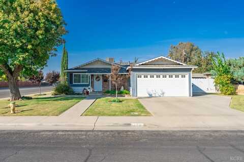 870 Cypress Court, Lemoore, CA 93245