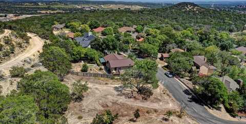 2229 N San Jacinto Dr, Kerrville, TX 78028