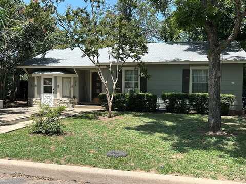 326 W Hackberry, Fredericksburg, TX 78624