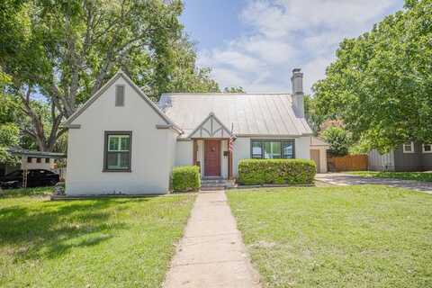 925 Prescott St, Kerrville, TX 78028