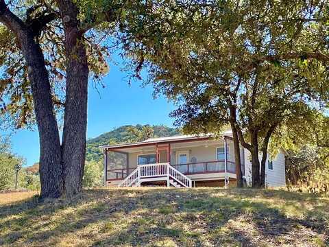 595 Hood Dr, Leakey, TX 78873