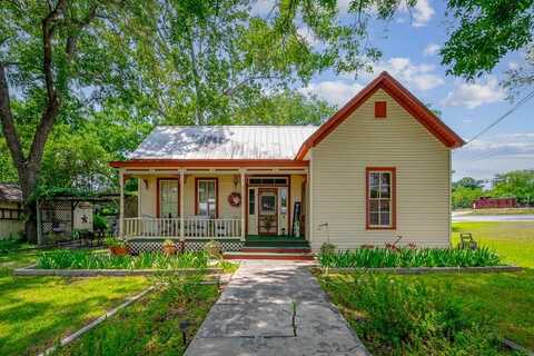 434 Fifth St, Comfort, TX 78013