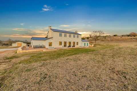 130 Overlook Dr, Fredericksburg, TX 78624