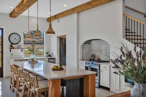 130 Overlook Dr, Fredericksburg, TX 78624