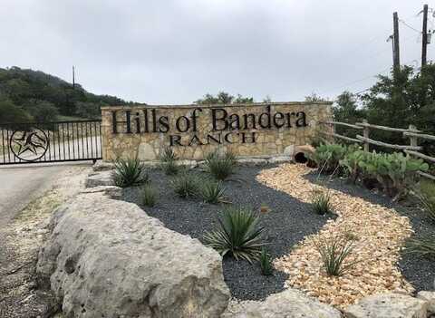 592 Mustang Pass, Bandera, TX 78006