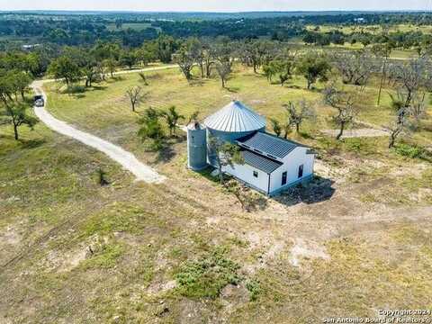 559 Doss Spring Creek Rd, Fredericksburg, TX 78624