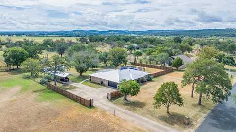 239 E Oakwood Rd, Kerrville, TX 78028