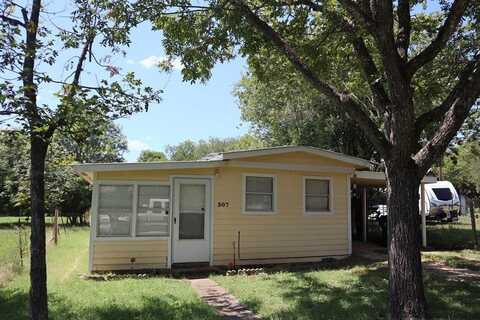 307 Hackberry St, Bandera, TX 78003