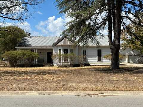 424 Barnett St, Kerrville, TX 78028