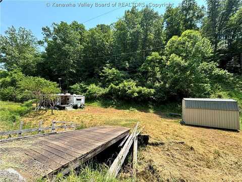 2590 18 Mile Creek Road, Buffalo, WV 25033