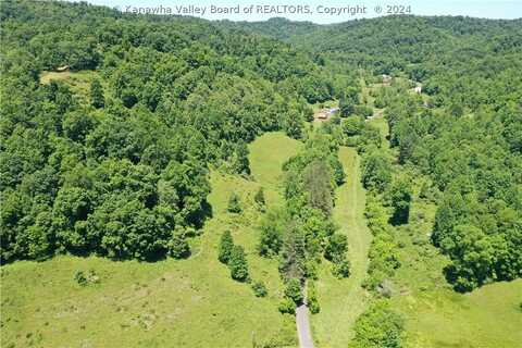 5961 Servia Road, Duck, WV 25063