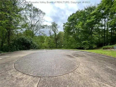 3 Squires Drive, Saint Albans, WV 25177