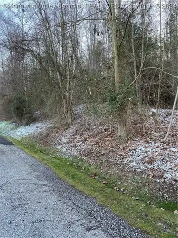 Winding Hill Drive, Charleston, WV 25320