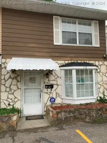 12 Warren Place, Charleston, WV 25302