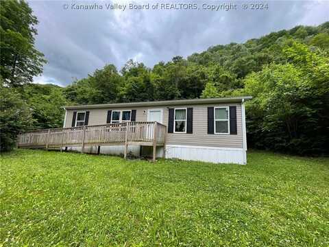 1261 Hartland Road, Clay, WV 25043