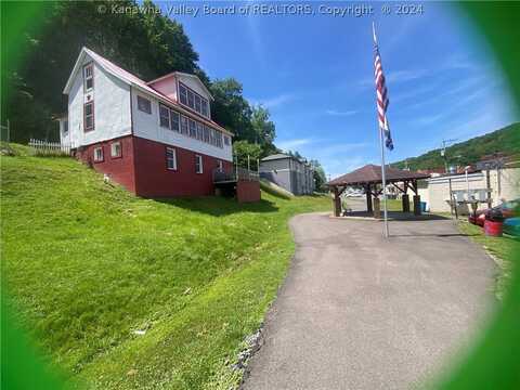 15 Kanawha Avenue, Clendenin, WV 25045