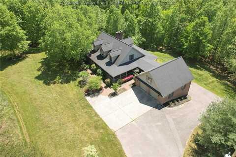 305 Country Oaks Drive, Nitro, WV 25143