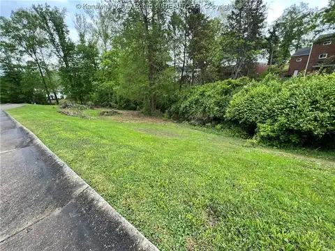 8 Squires Drive, Saint Albans, WV 25177