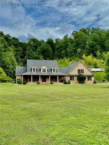 55 Davis Trace Road, Hamlin, WV 25523