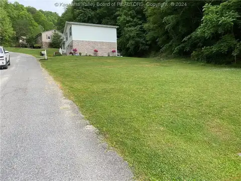 Seneca Drive, Charleston, WV 25302