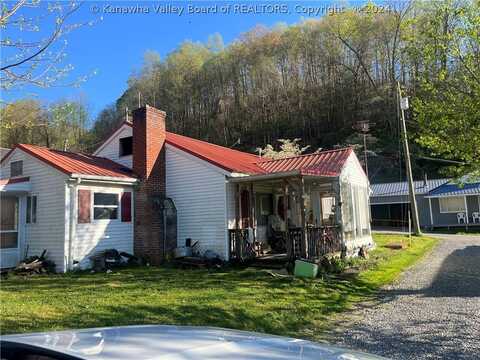 39 Madison Street, Chapmanville, WV 25508