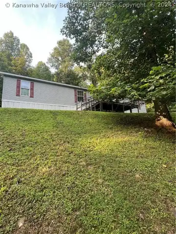 2584 Frogs Creek Road, Charleston, WV 25213